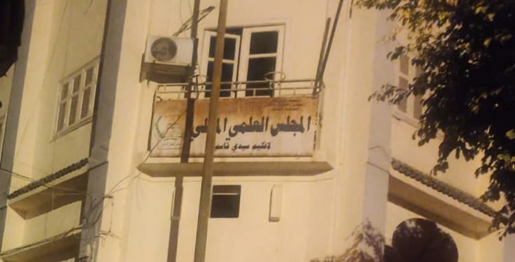 جدل حول تواجد مقر المجلس العلمي بسيدي قاسم بجانب مقهى للقِمَار