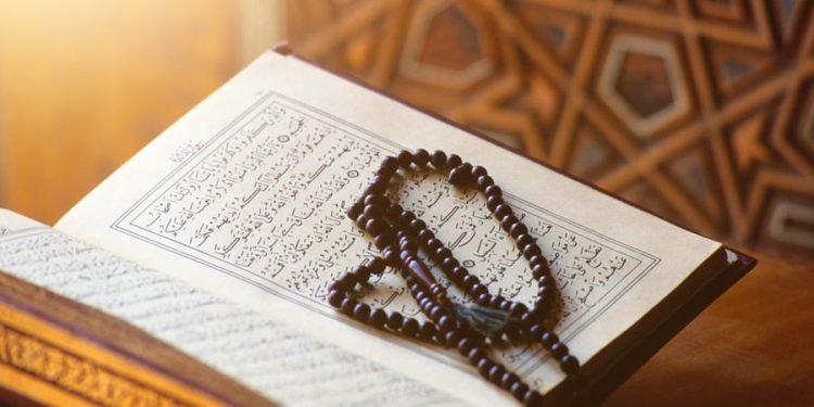 كم كان يقرأ النبي والصحابة من القرآن في اليوم؟