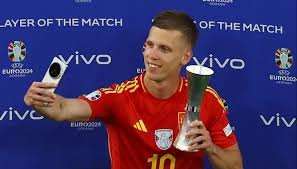 برشلونة يتعاقد رسميا مع نجم منتخب إسبانيا “داني أولمو”