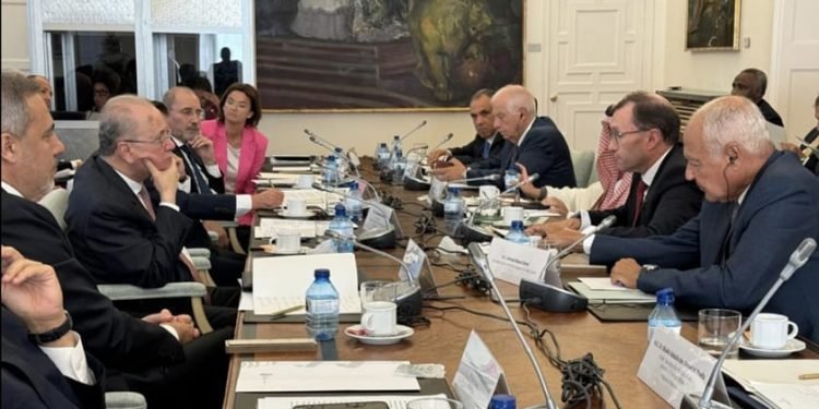 الجامعة العربية تؤكد أن الوقت حان لتبني خطوات عملية لإقامة دولة فلسطينية مستقلة