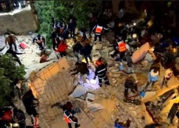 5 وفيات و7 جرحى في انهيار مبنى سكني بفاس “فيديو”